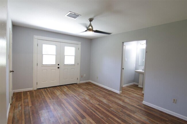 Building Photo - 2111 Adams St