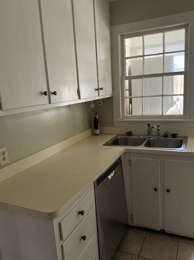 Building Photo - 1517-AB St Ann St