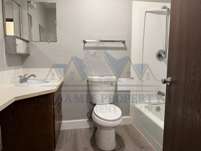 Building Photo - 808 E Canby St