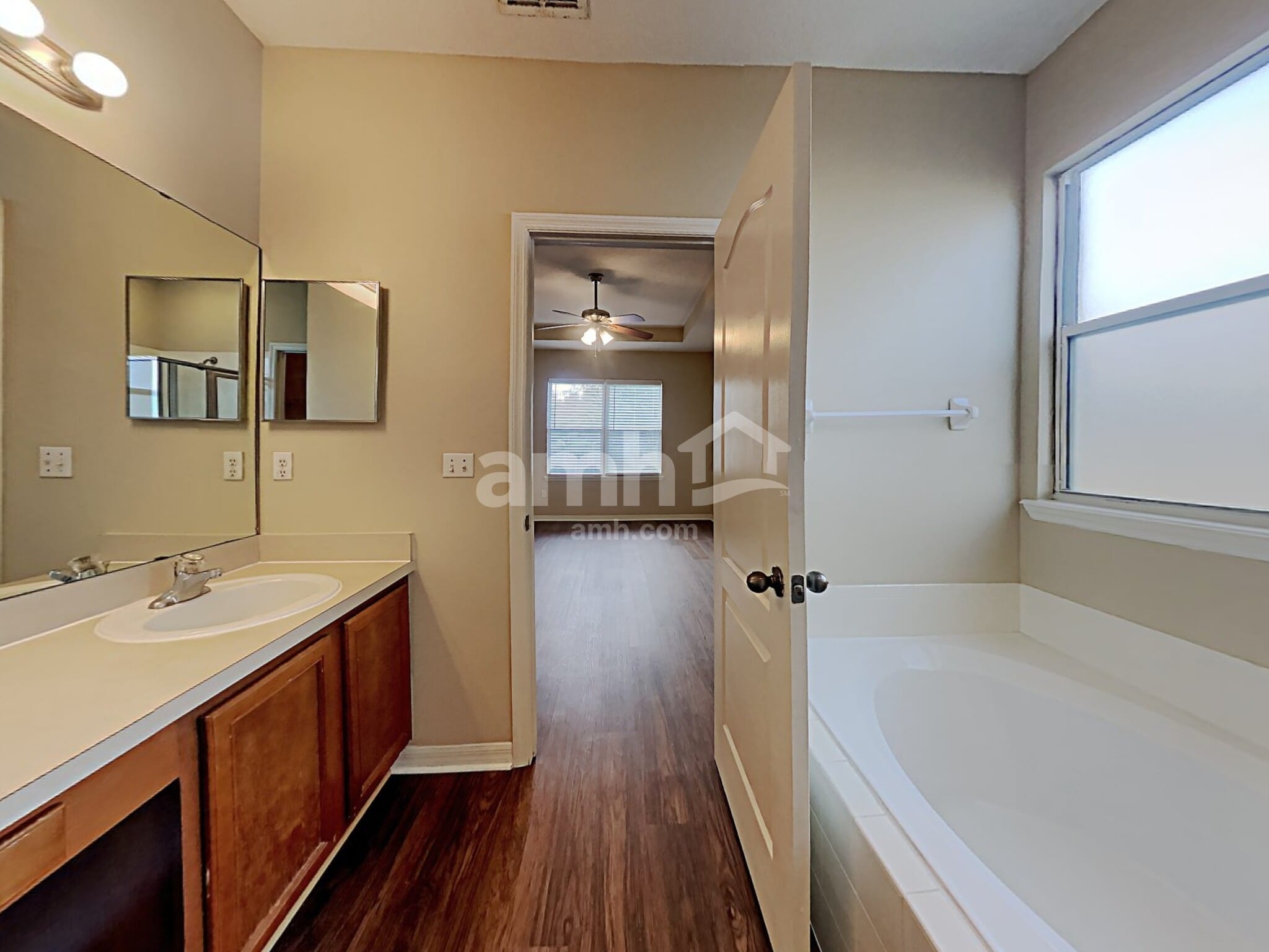 Building Photo - 711 Red Cedar Ct