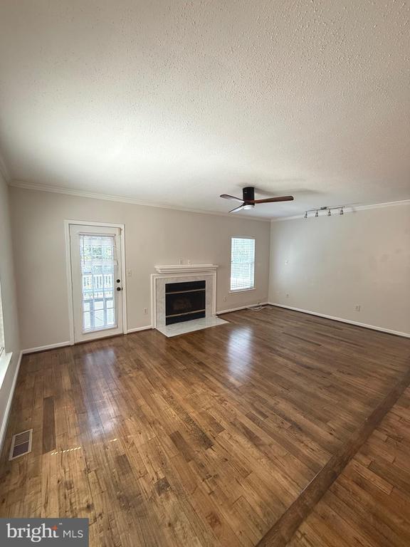 Building Photo - 110 Lakeview Ct