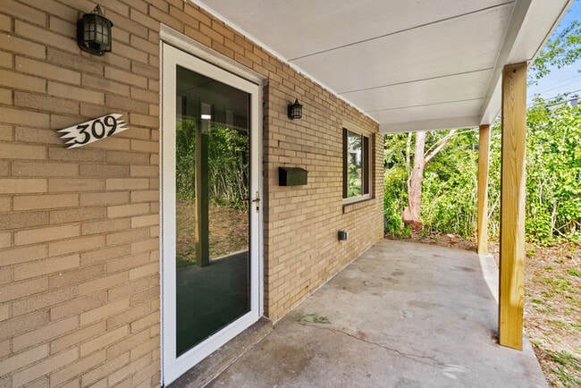 Building Photo - 309 Sebring Ave