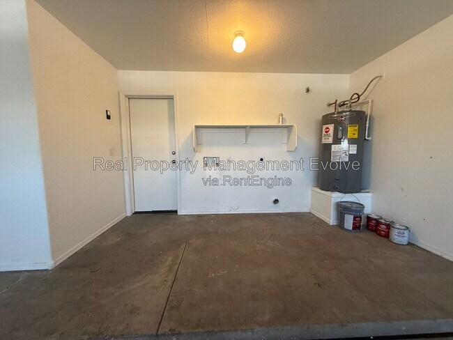 Building Photo - 1813 S 63rd Dr