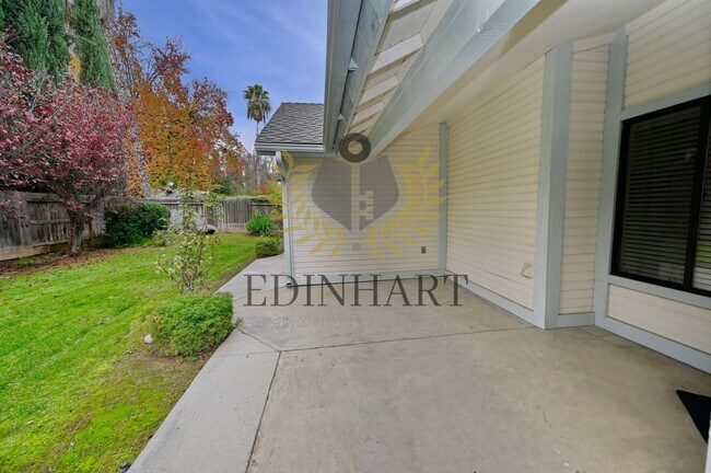 Building Photo - 6447 N Vagedes Ave