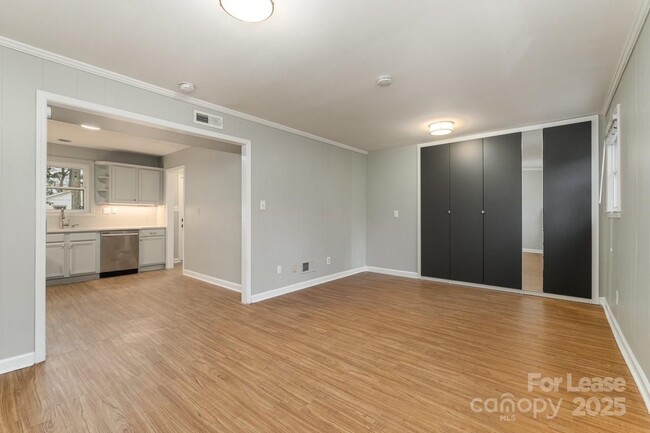 Building Photo - 4014 Sulkirk Rd