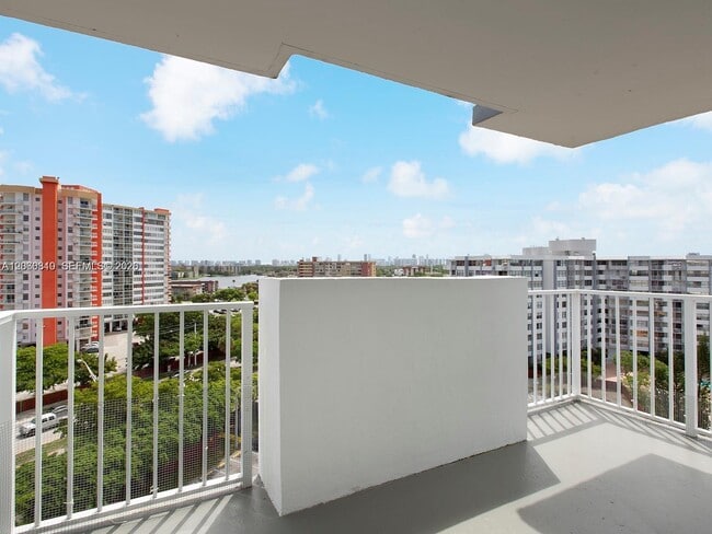 Building Photo - 1200 NE Miami Gardens Dr