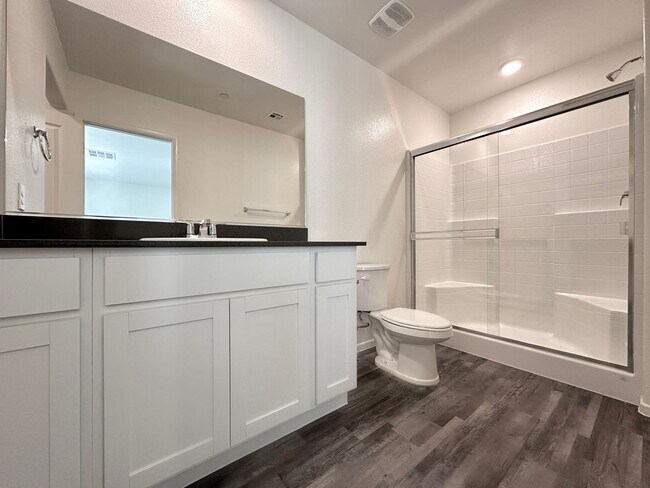 Building Photo - Decatur & Serene