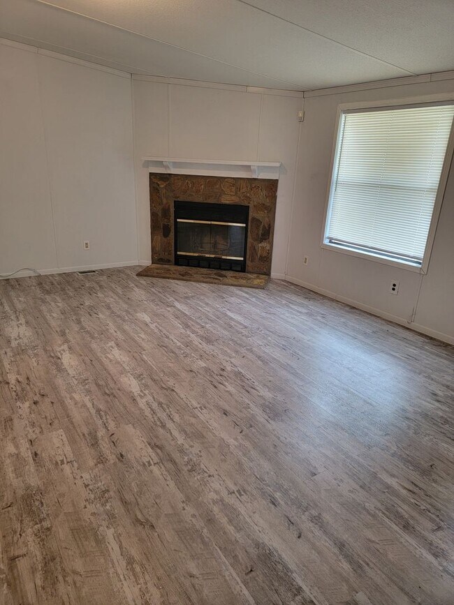 Building Photo - Adorable 3/2 in Homosassa!!