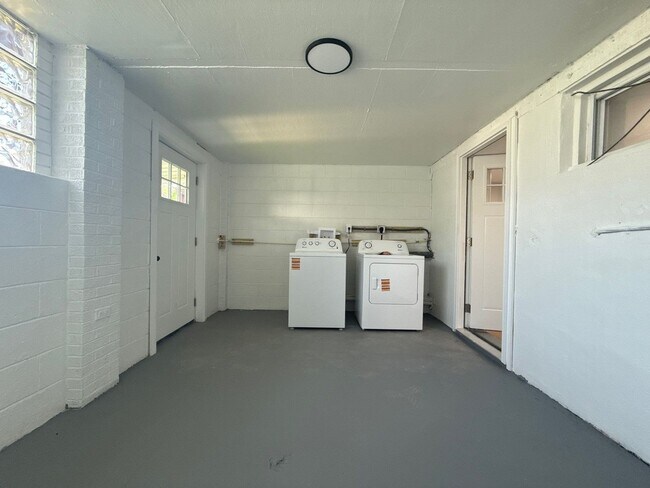 Building Photo - Three Bedroom House in Dundalk