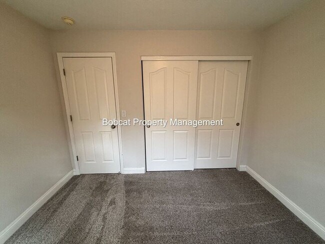 Building Photo - 1320 Thompson St