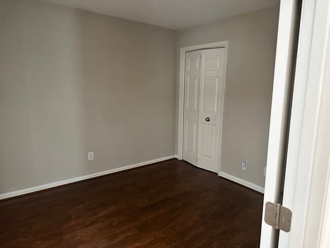 Building Photo - Adorable 2 Bedroom Condo!