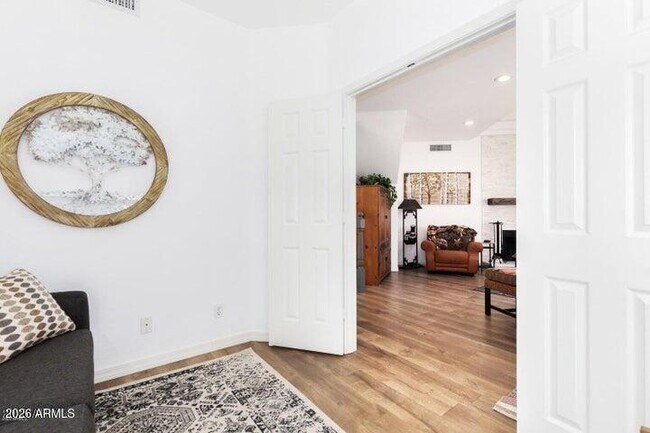 Building Photo - 8841 S 51st St