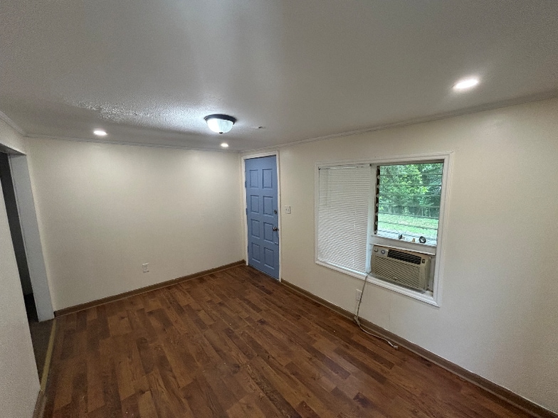 Building Photo - 107 Shirley Dr