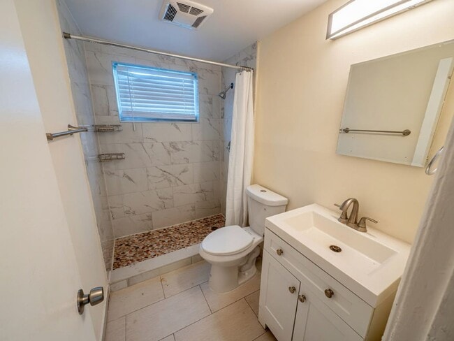 Building Photo - Ventura Blvd FTL 2633-2635