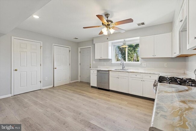 Building Photo - 908 Green St