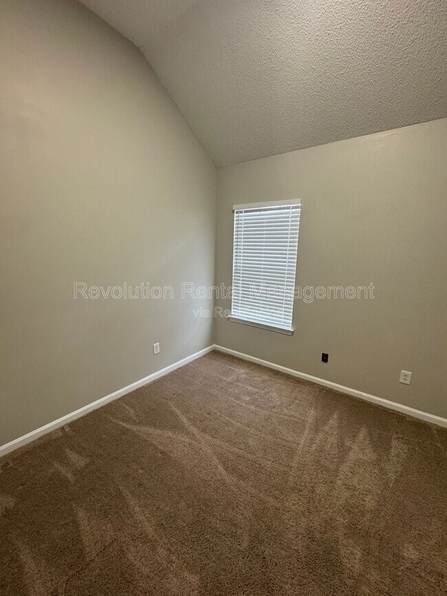 Building Photo - 1618 Village Pl Cir NE