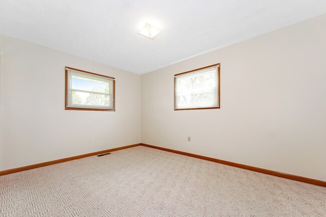 Building Photo - 180 Spurgeon Dr