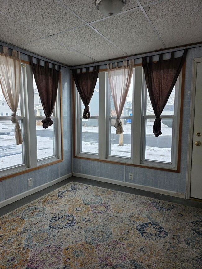 Building Photo - Spacious Home Across from University of Findlay