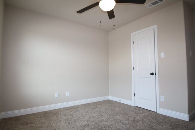 Building Photo - SENSATIONAL 3/2/ Duplex Home Coming Soon i...