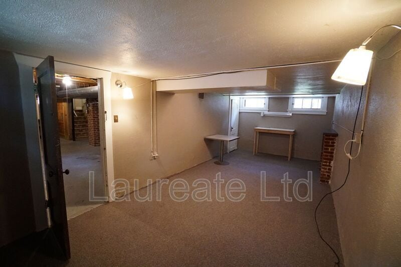 Building Photo - 1416 Elm St