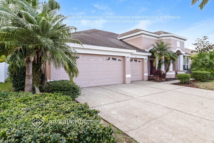 Building Photo - 1845 Beaconsfield Dr