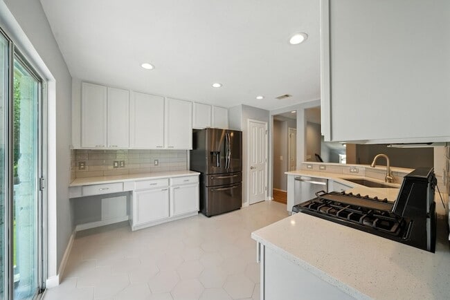 Building Photo - 13600 Breton Ridge St