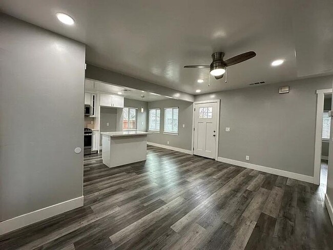 Building Photo - beautifully updated 3-bedroom, 2-bathroom ...