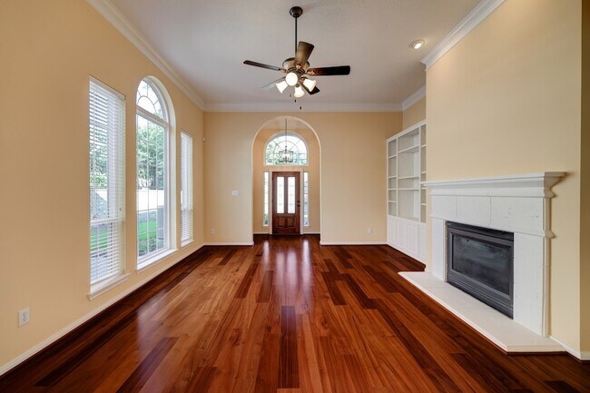 Building Photo - 5022 Coral Gables Dr