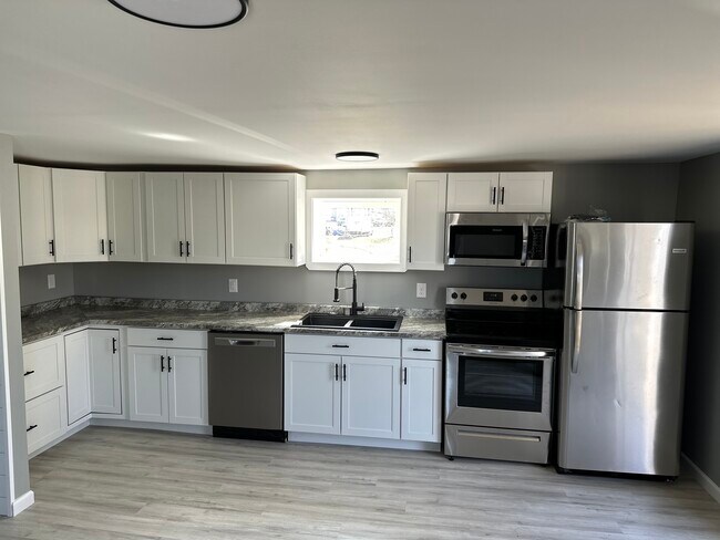 Building Photo - 30 E 7th Ave