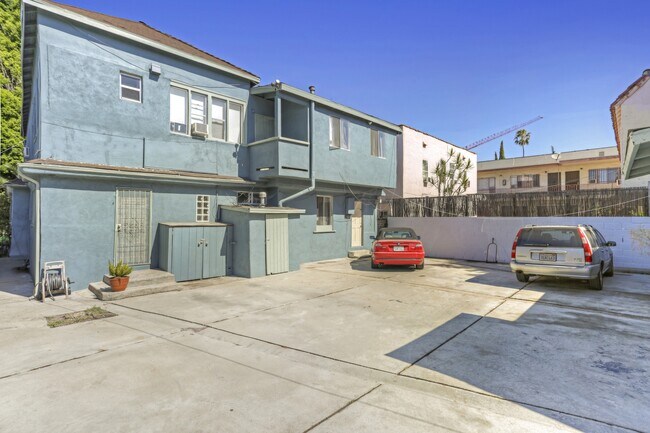 Building Photo - 230 N Bonnie Brae St