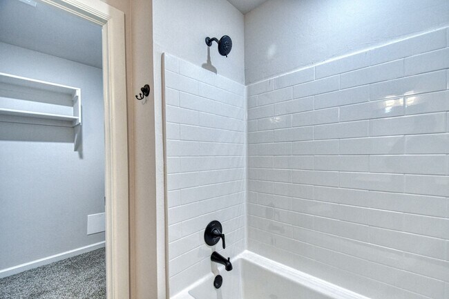 Building Photo - 928 Varenna Ct