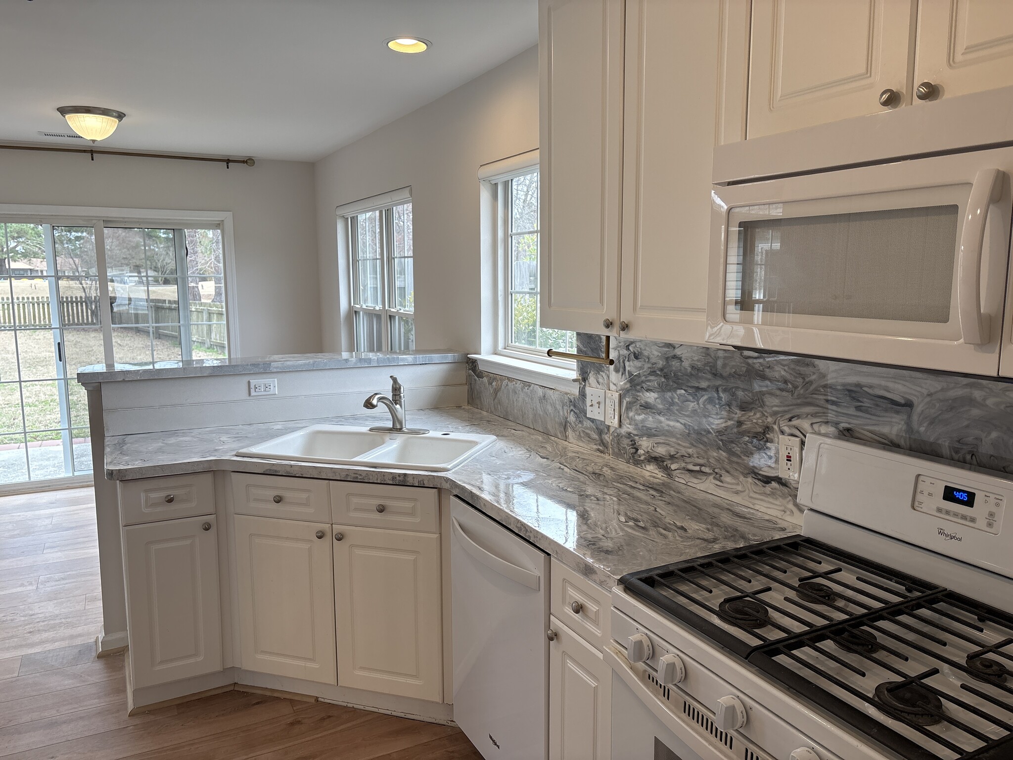 Building Photo - 143 N Belvedere Dr