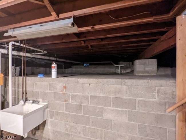 Building Photo - 6 W Windy Bush Ln