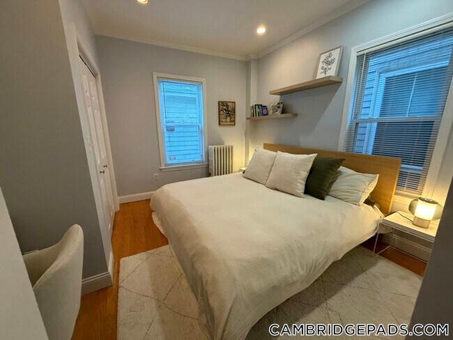 Building Photo - 1576 Cambridge St