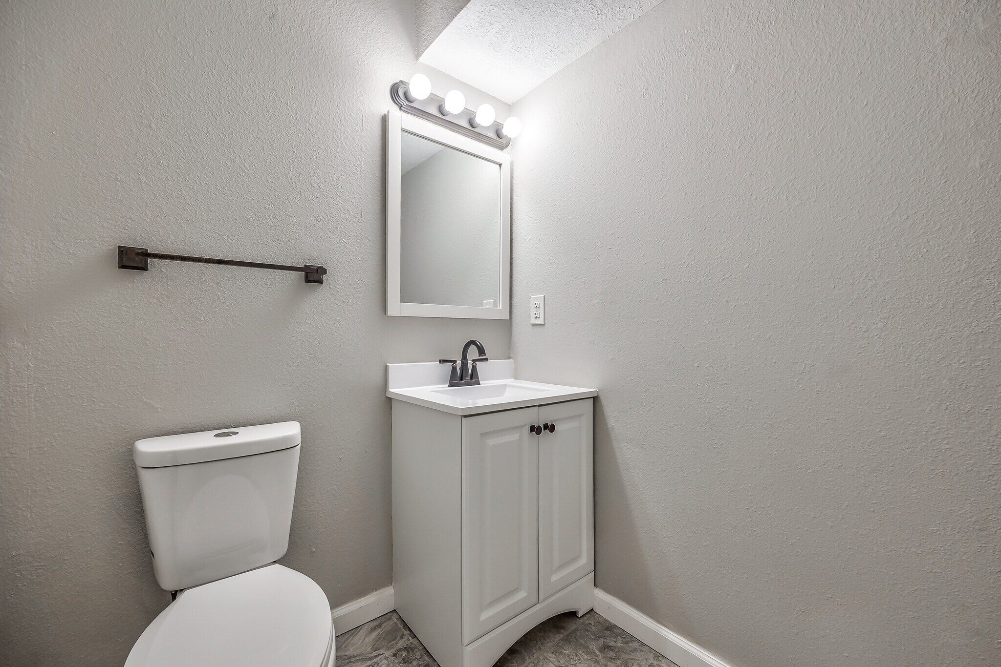 Building Photo - 1489 E 120th St