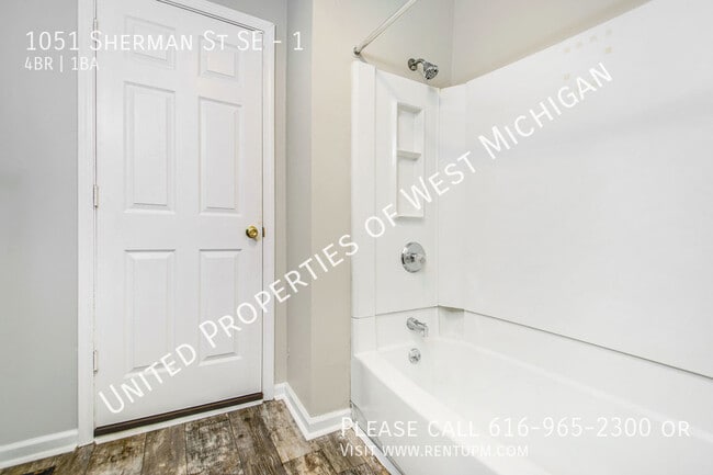 Building Photo - Available Now | 4 Bedroom 1 Bath Lower Lev...