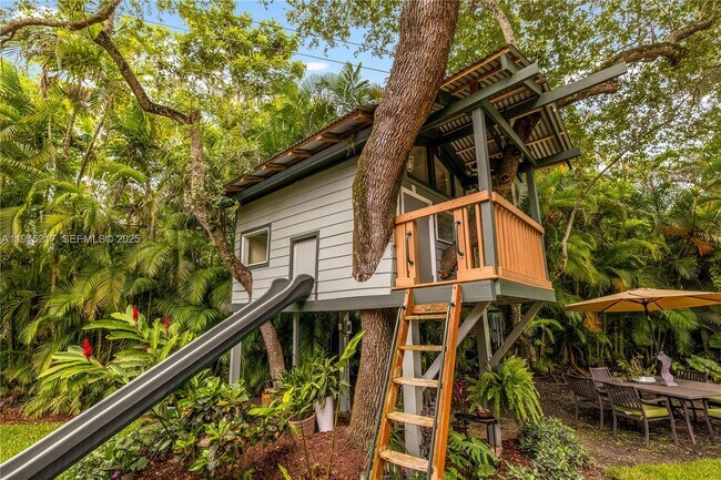 Building Photo - 8941 SW 65th Ct