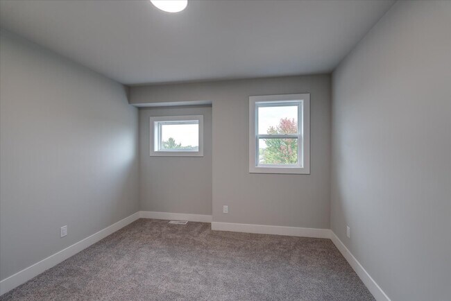 Building Photo - 139 Prairie Heights Dr