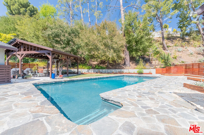 Building Photo - 16811 Escalon Dr