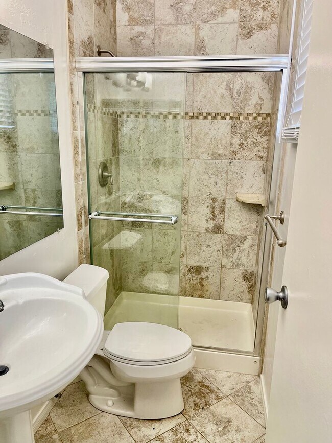 Building Photo - Spacious 3 bedroom 2 bathroom home in Birdland neighborhood.. Huge backyard,  Solar, AC EV plug