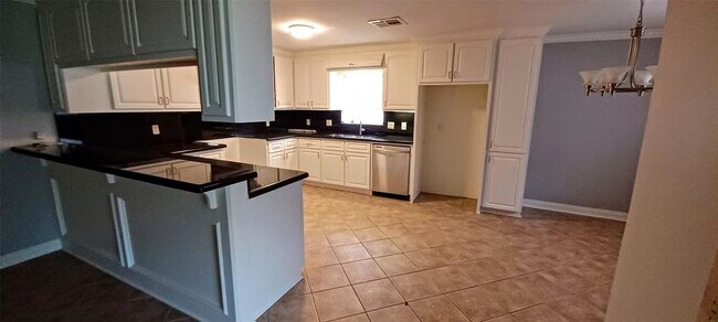 Building Photo - 405 Vashti Dr