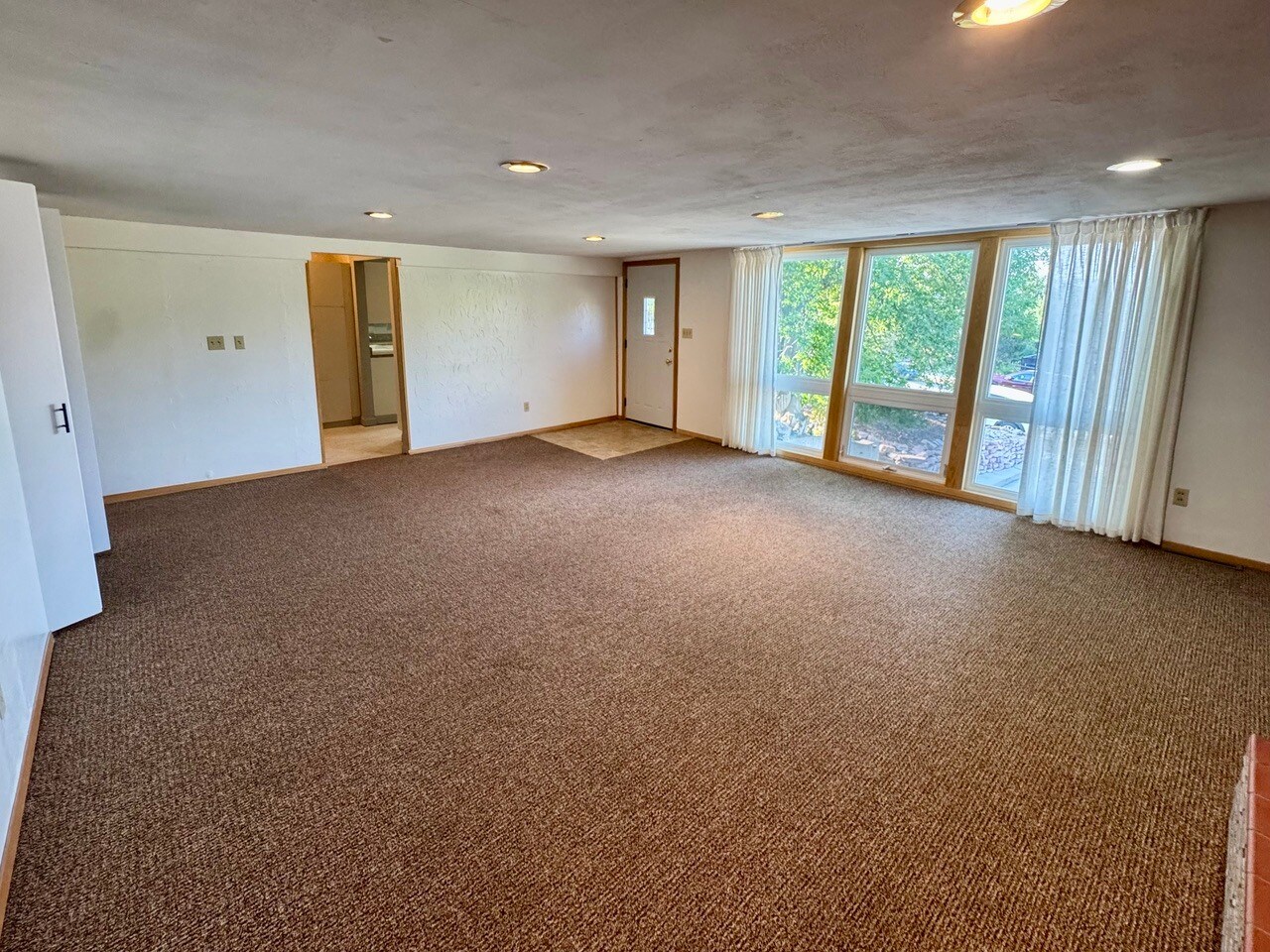 Building Photo - 728 Saint Charles St