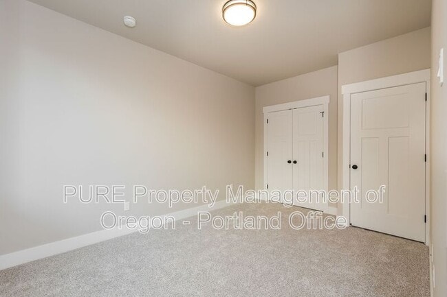 Building Photo - 2659 NE Justus Ave