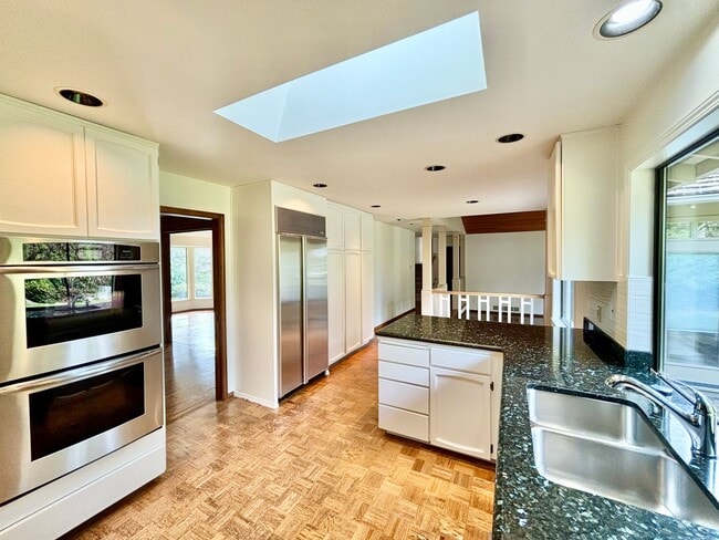 Building Photo - RARE Find House for Rent in Yarrow Point!