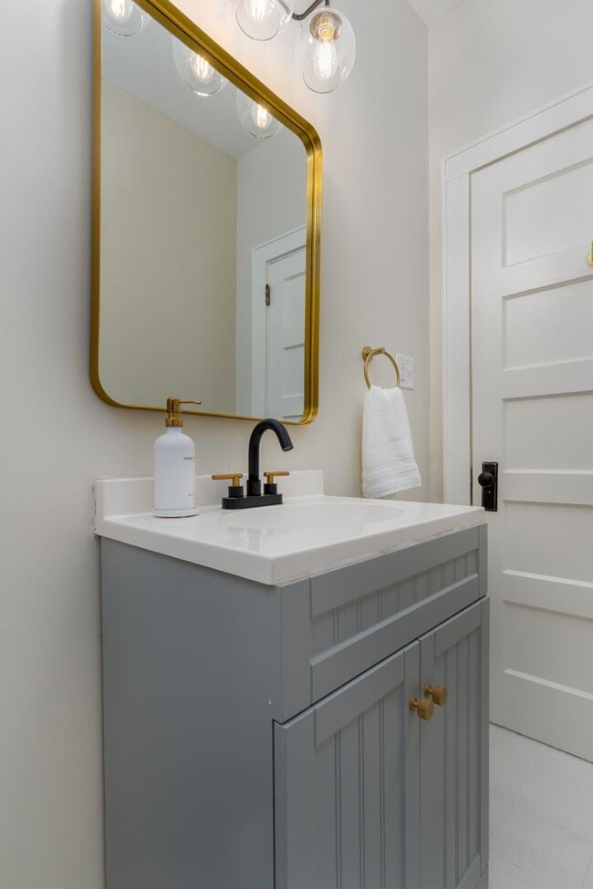 Building Photo - Leasing Now! - Charming 3-Bed, 2-Bath Stone Cottage in Shandon/Wales Garden - Walk to 5 Points!