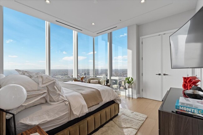 Building Photo - 14 W Superior St