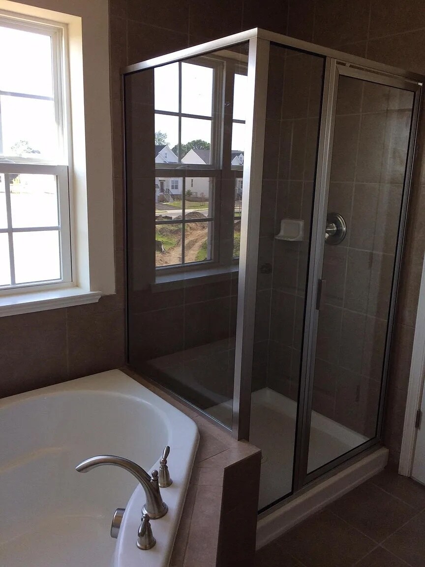 Bathroom 1/ Master - 535 Liam Pl