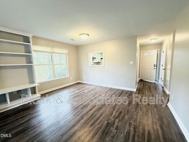 Building Photo - 6400 Meadow View Dr