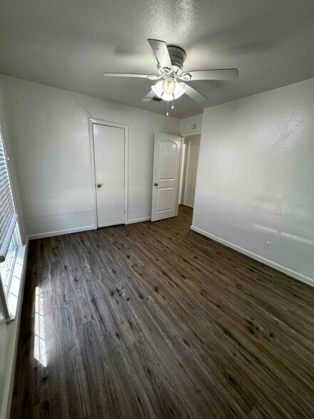 Building Photo - 321 Alexander Ave