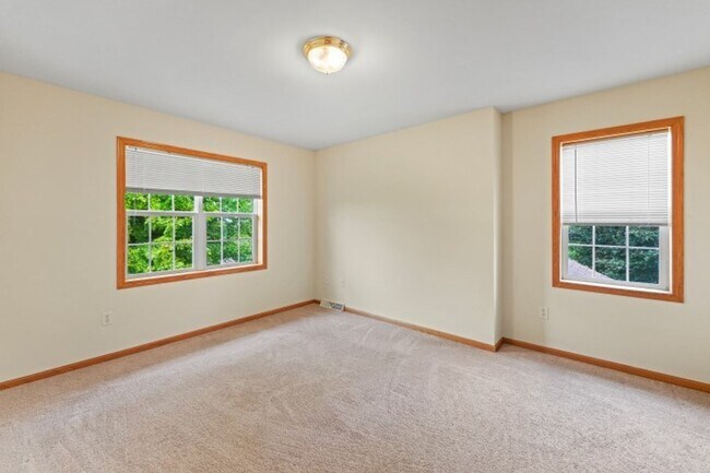 Building Photo - 612-614 Meadow View Rd